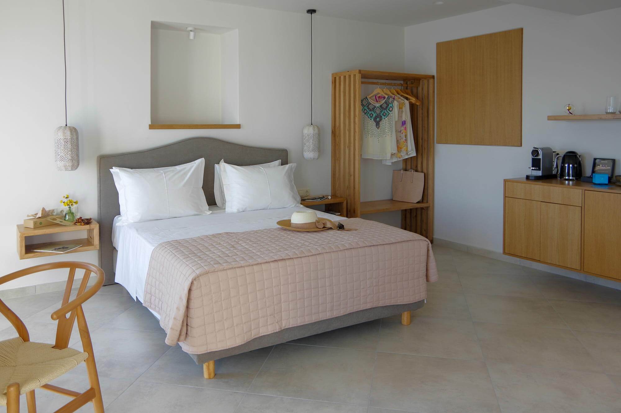 Krinakia suite, bedroom, living room 