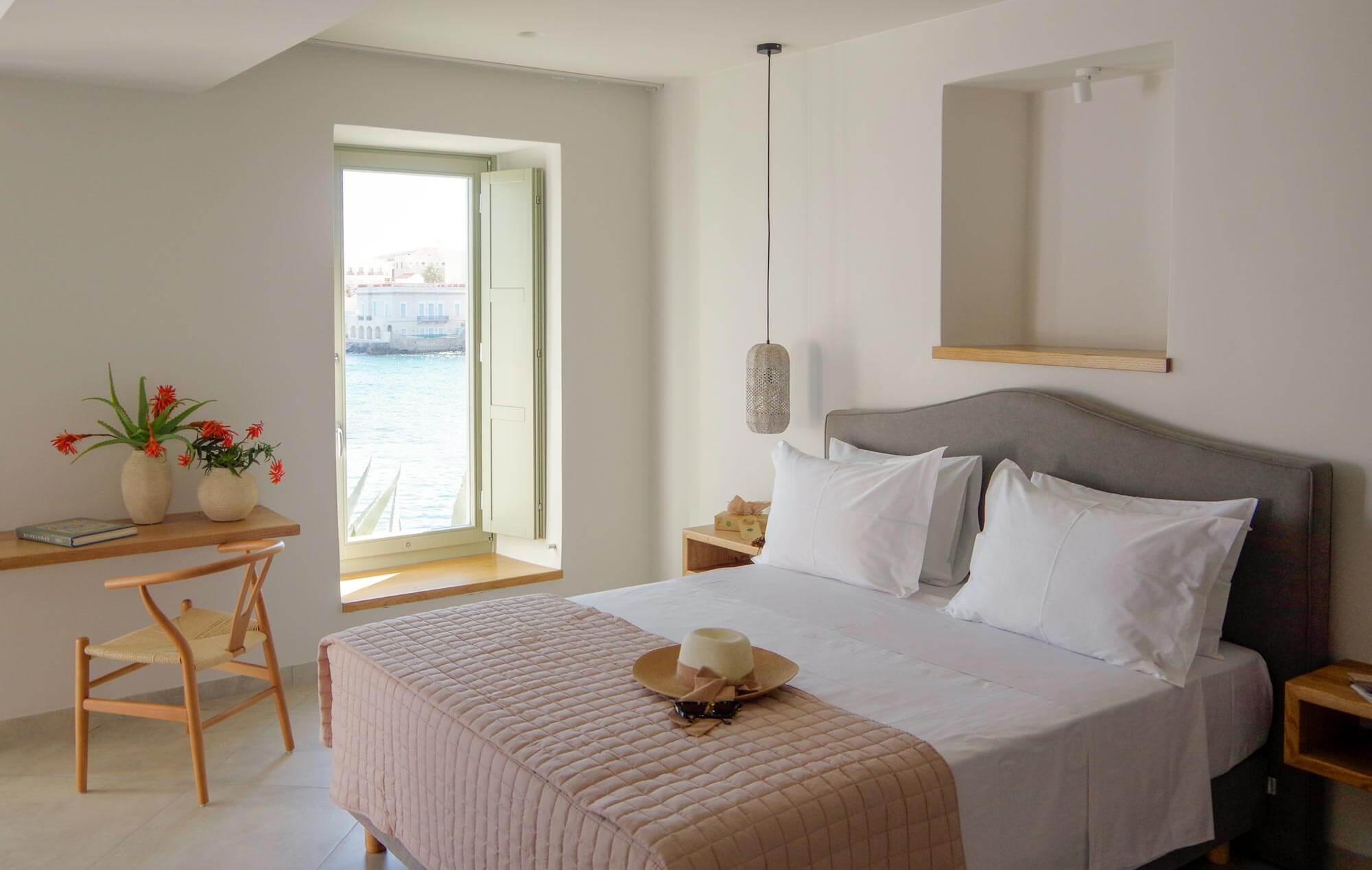 Krinakia suite, bedroom, living room 